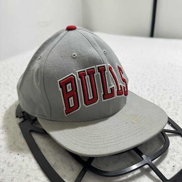 Mitchell & Ness Other - Mitchell & Ness Chicago Bulls Men's Adjustable Hat Baseball Cap Gray Red Wool